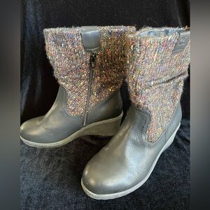 Muk Luks Womens Palmer Boot in Black Confetti Wedge Sz 8